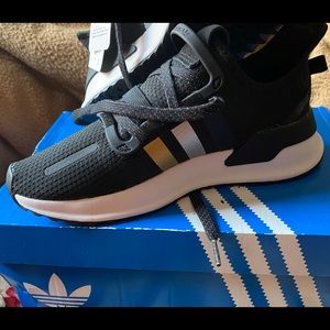 Adidas brand new size 5 black/silver/gold